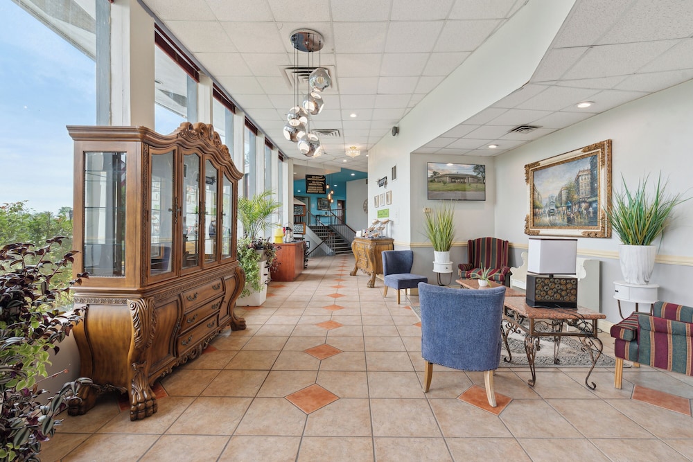 Days Inn by Wyndham Toledo - photo 23