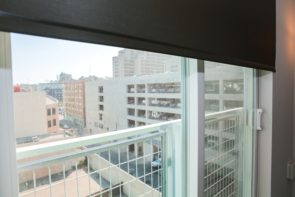 Fully Furnished Suites near Little Tokyo - photo 35