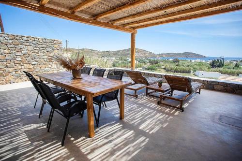 SeaeyeVillas 2 — 4-Star Luxury Hotel in Livadi, Greece