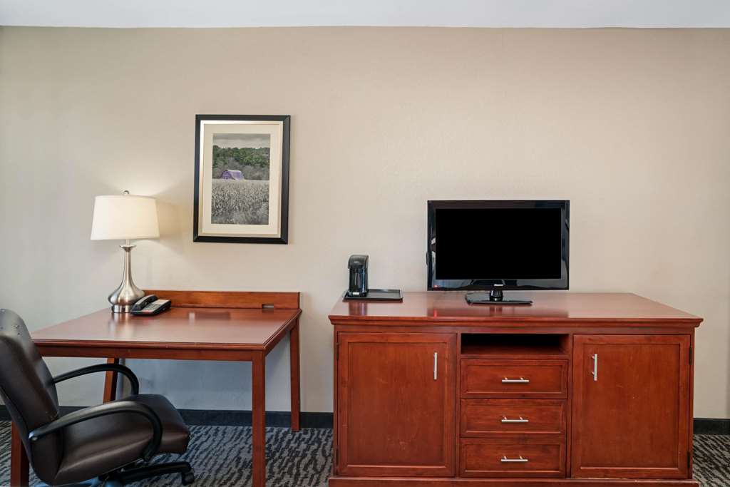 La Quinta Inn & Suites by Wyndham Knoxville North I 75 - photo 32