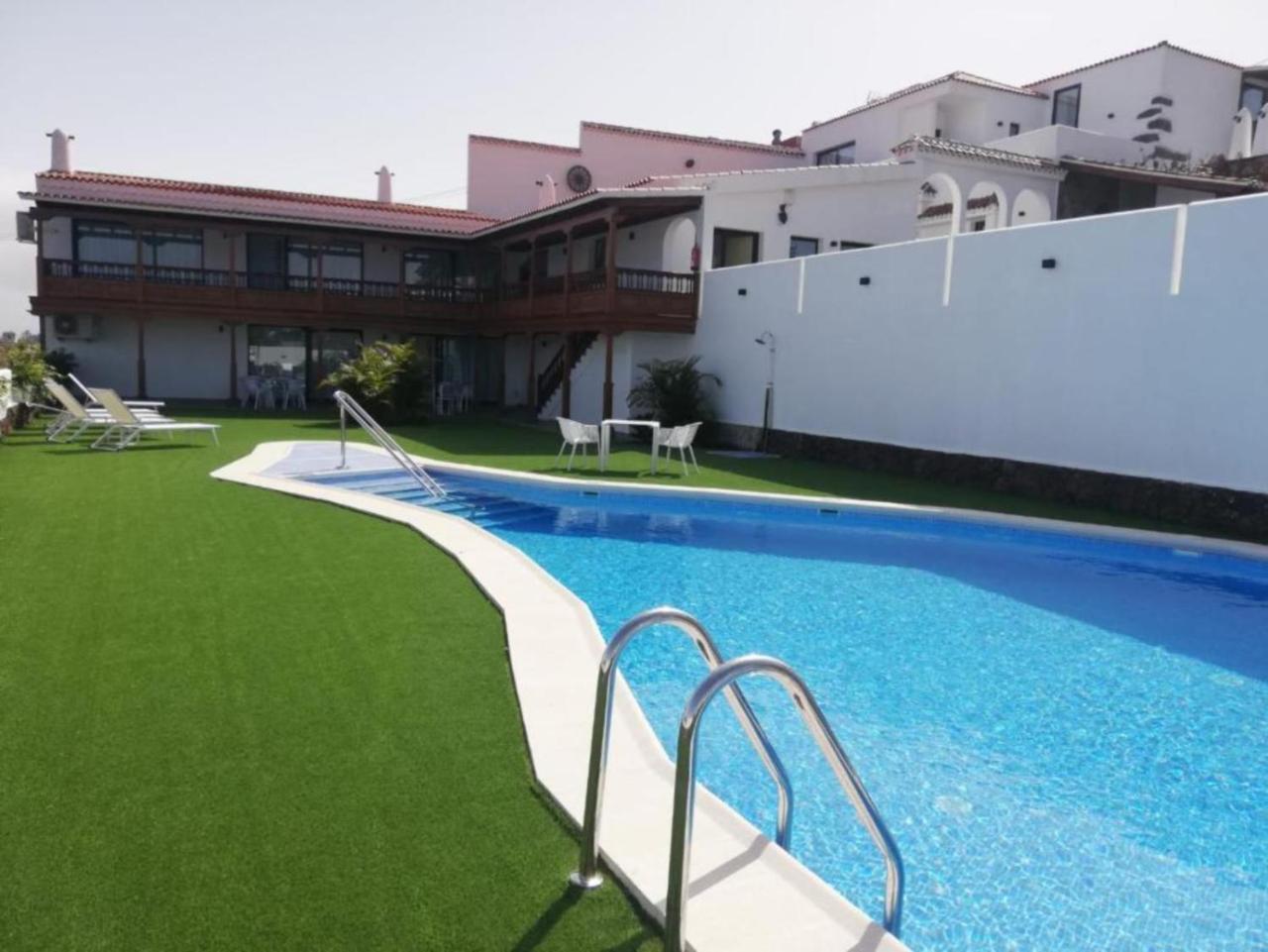 Linaje Del Pago Listan Negro in Tacoronte, Spain