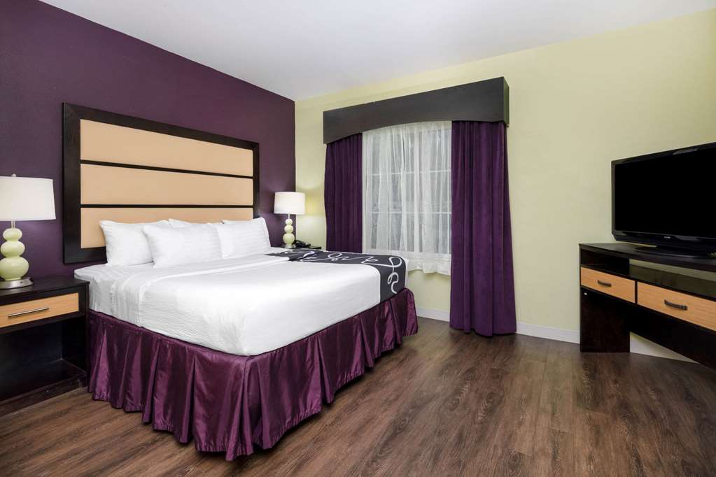 La Quinta Inn & Suites by Wyndham Hinesville Fort Stewart - photo 25