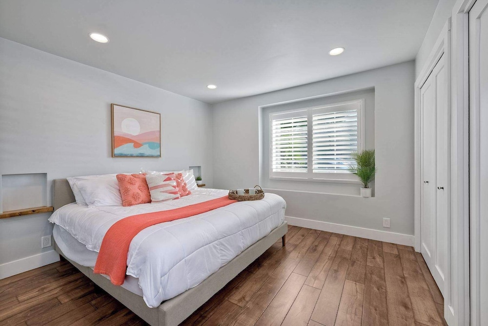 Immaculate 3 BDR in Oceanside Private Pool & Spa - photo 3