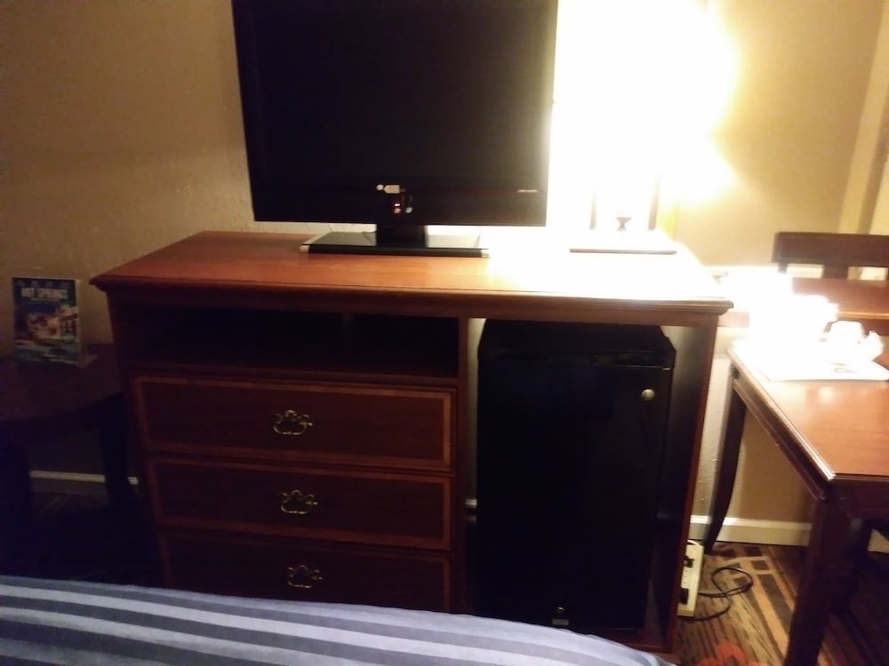 Days Inn by Wyndham Hot Springs - photo 12