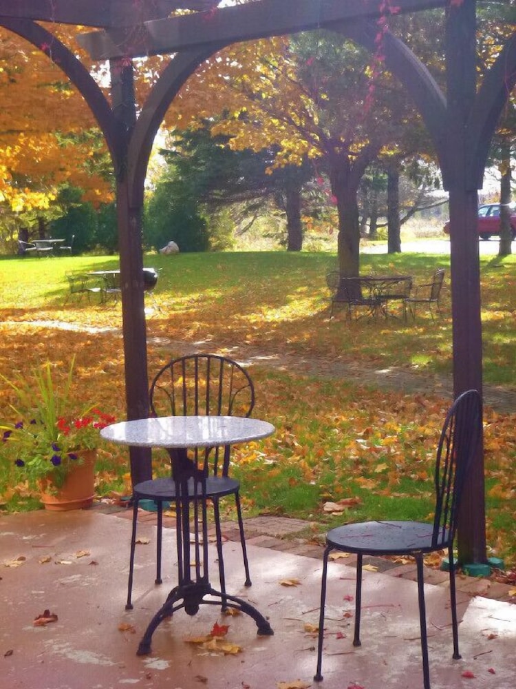 Settlement Courtyard Inn & Lavender Spa - photo 55