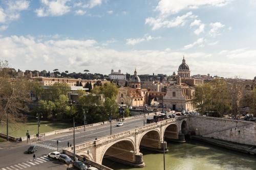 iFlat Bright & Modern Living with Panoramic View — 4-Star Luxury Hotel in Rome, Italy