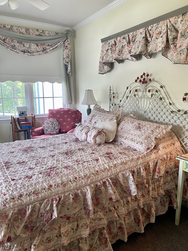 The Cypress Inn Bed & Breakfast - photo 45