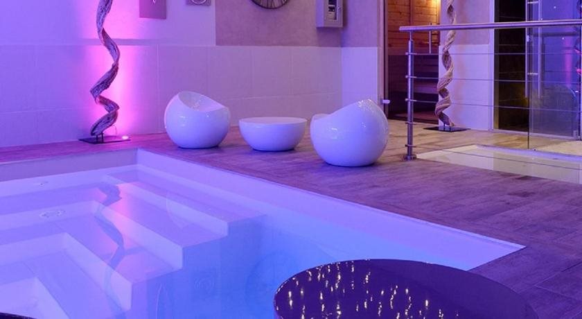 Le Grand Hôtel des Bains SPA - carbon neutral hotel in Fouras