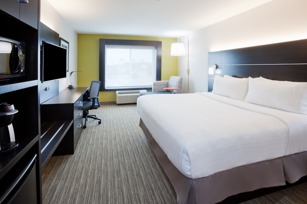 Holiday Inn Express Hotel & Suites Dickinson by IHG - photo 10