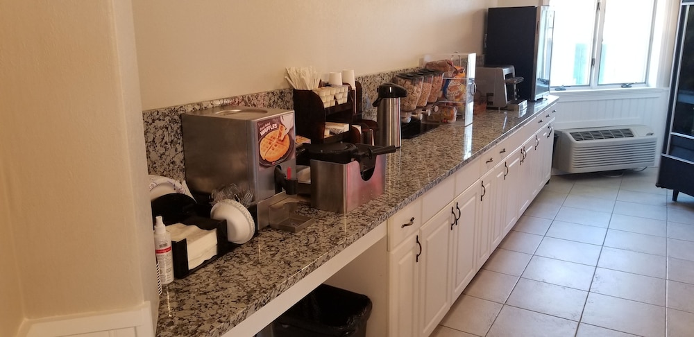 Cedar Park Inn - photo 23