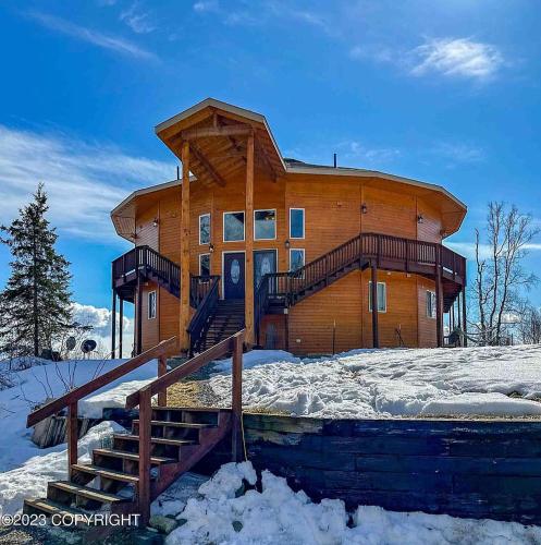 Majestic View Roundhouse Relax Room — Wasilla
