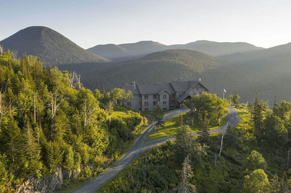 Auberge de Montagne des Chic Chocs Sepaq - carbon neutral hotel in Matane