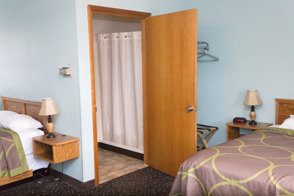 Hawkeye Motel - photo 4