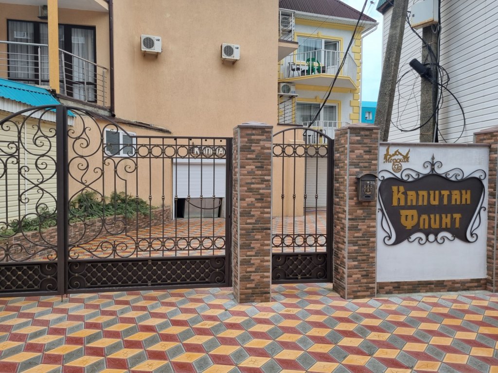 Kapitan Flint in Novomikhaylovskiy, Russia