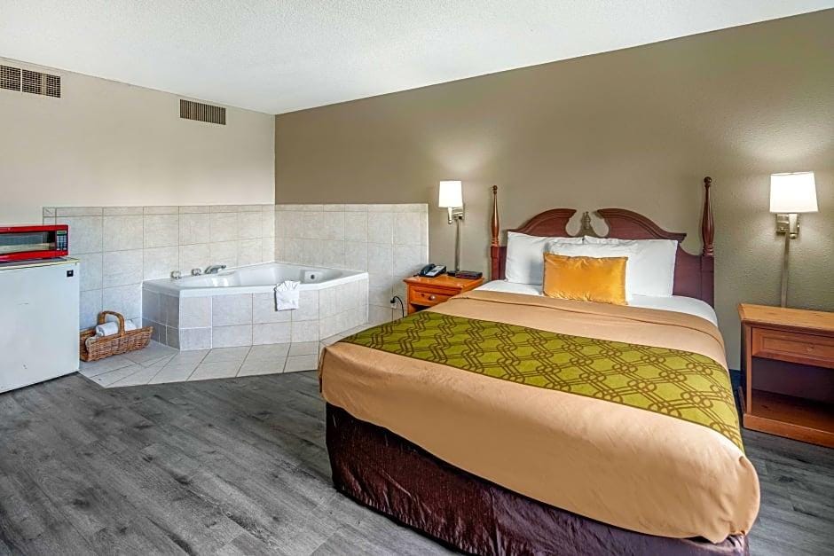 Econo Lodge Inn & Suites Spokane - photo 12