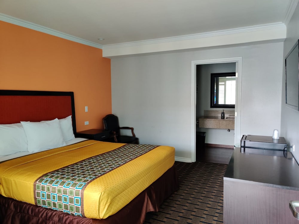Lyfe Inn & Suites By Aga Lax Airport - photo 13