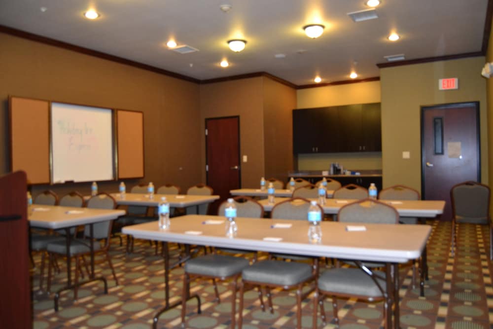 Holiday Inn Express Heber Springs by IHG - photo 27