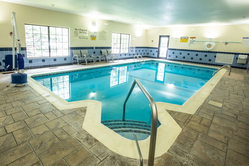 Hampton Inn Hadley Amherst Area - photo 24