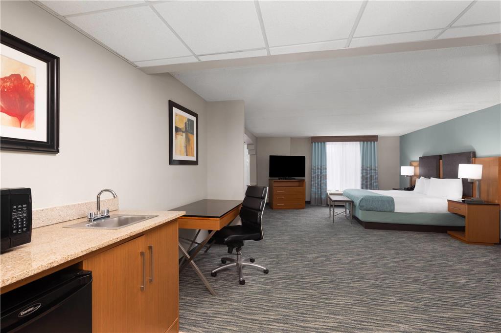 Wingate by Wyndham Greensboro Coliseum - photo 18