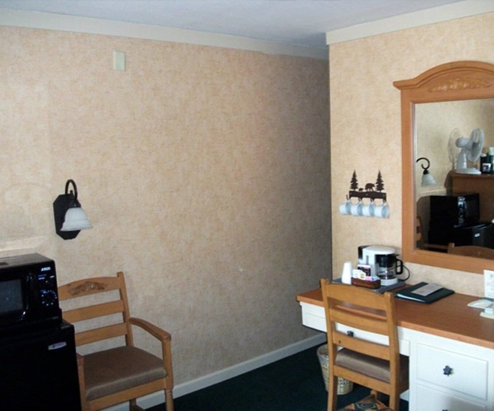 Pepper Tree Inn - photo 17