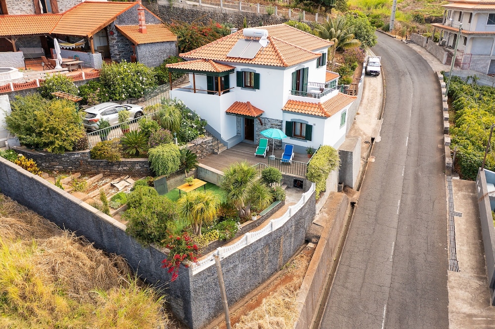 Villa Dinis by Holiday Rental Madeira — 4-Star Luxury Hotel in Calheta, Portugal