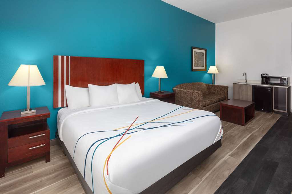 La Quinta Inn & Suites by Wyndham Woodward - photo 29
