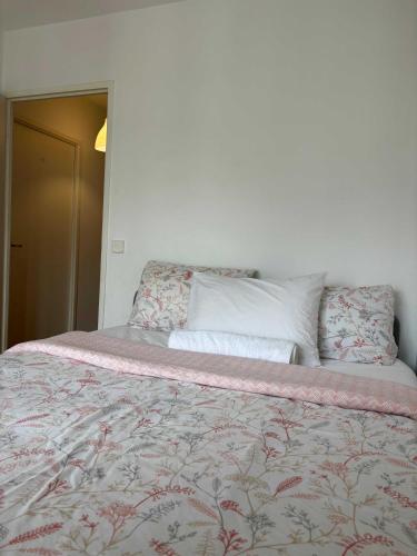 Cozy Corner near Paris La Defense Grande Arche in Courbevoie, France