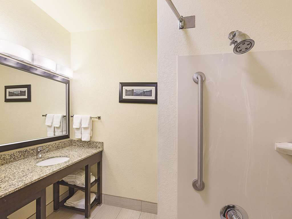 La Quinta Inn & Suites by Wyndham Central Point Medford - photo 22