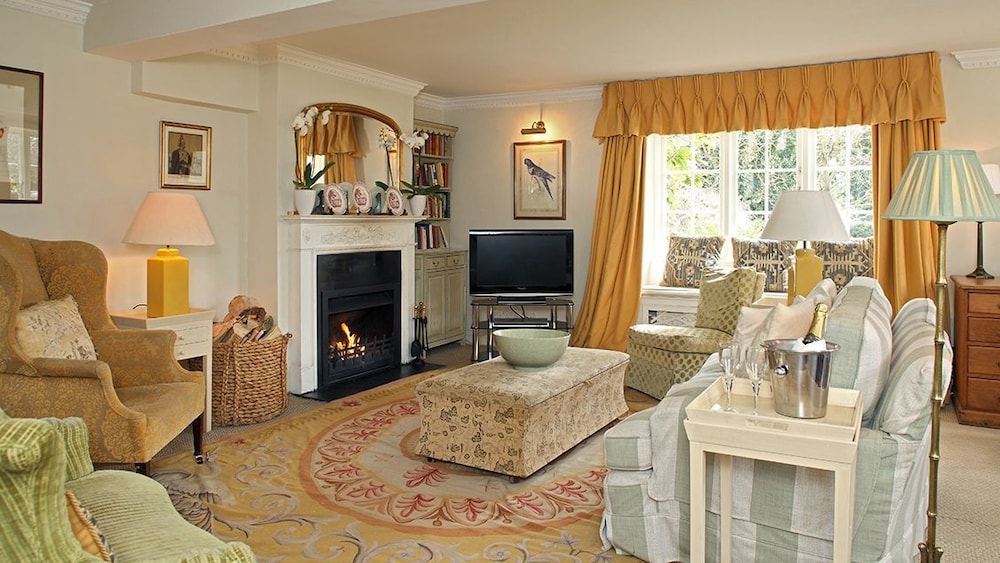 Goodwood Cottage — 5-Star Luxury Hotel in Chipping Norton, United Kingdom