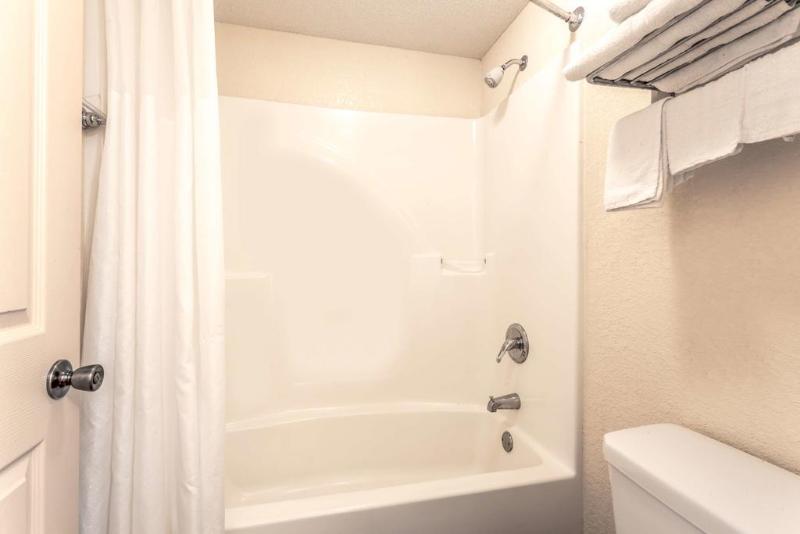 Knights Inn Seymour - photo 4