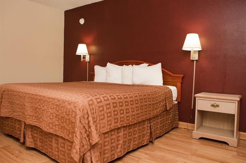 Red Roof Inn & Suites Jackson TN - photo 5