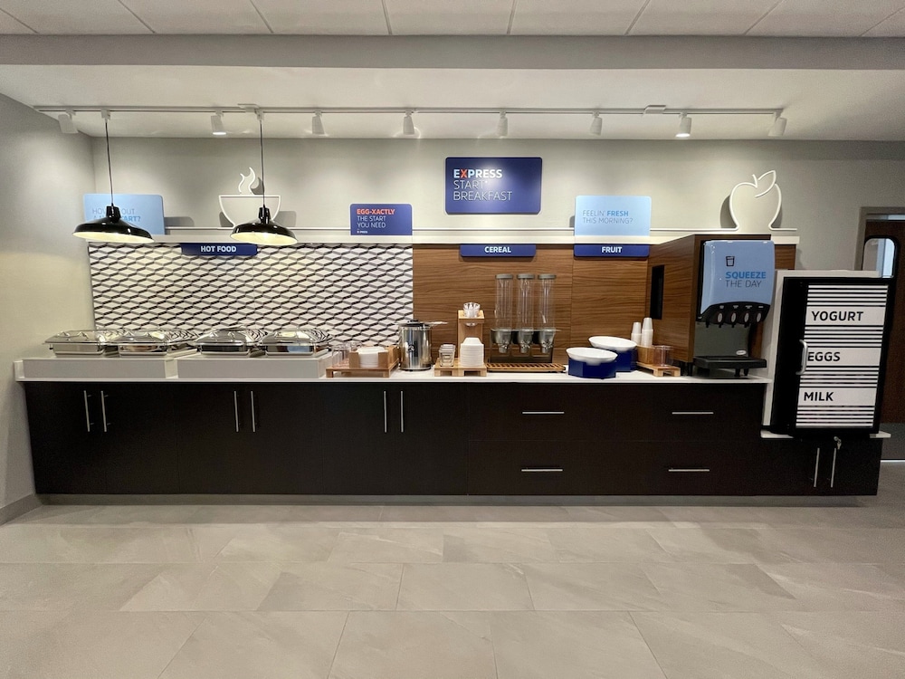 Holiday Inn Express & Suites Ft. Smith Airport by IHG - photo 34
