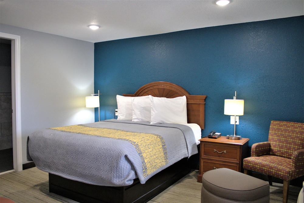 Hometowne Inn & Suites - photo 14