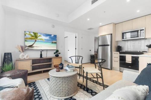 Modern 2BR in Wynwood Pool Gym Rooftop — 4-Star Luxury Hotel in Miami, United States