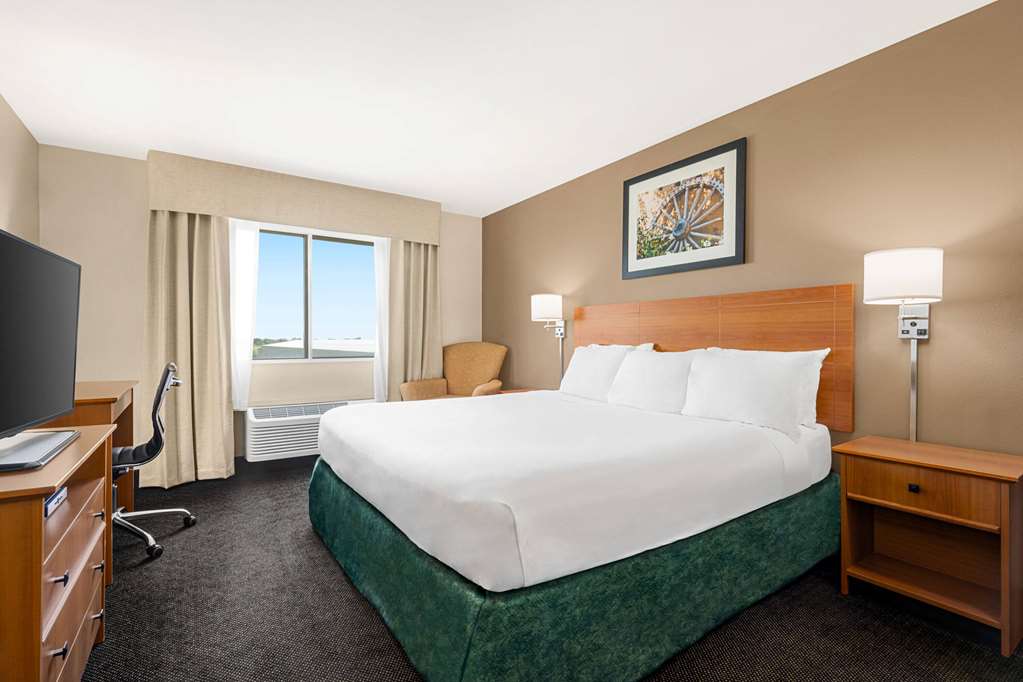 Baymont by Wyndham Fremont - photo 32