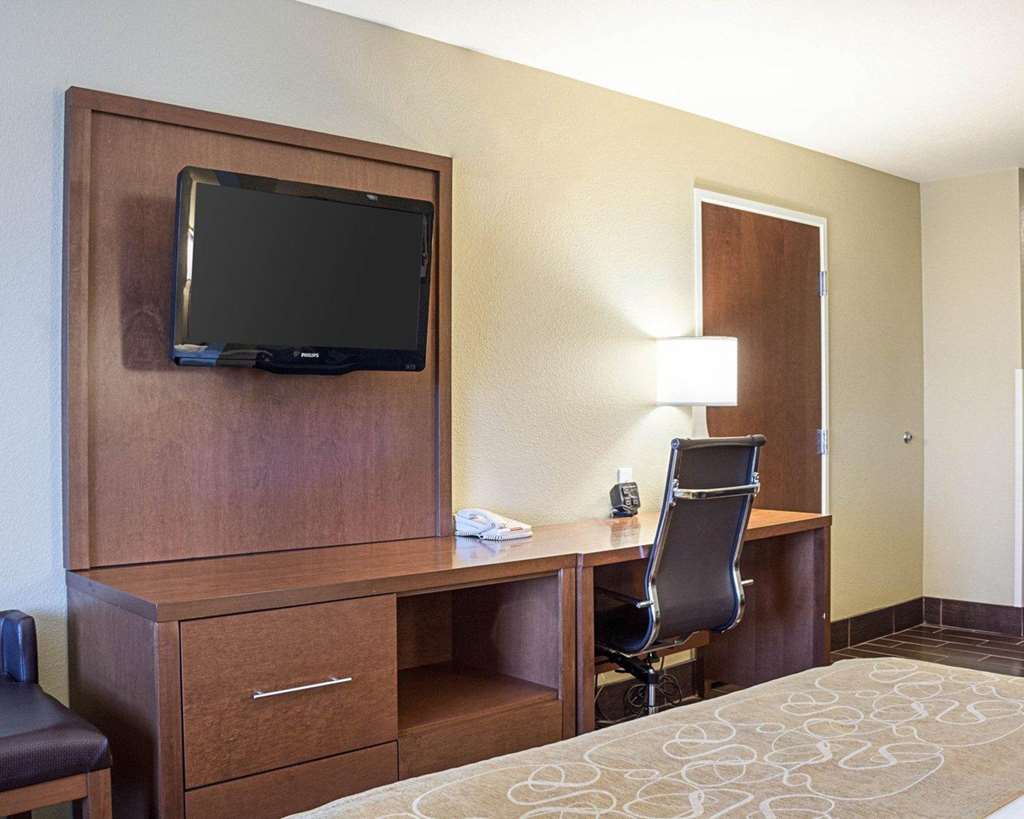 Comfort Suites Minot South - photo 13