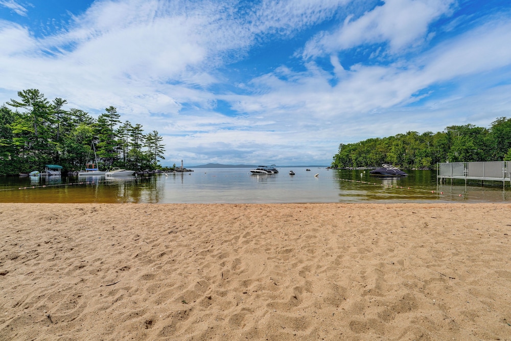 2 Mi to Marina & Beach: Frye Island Retreat — hotel in Raymond