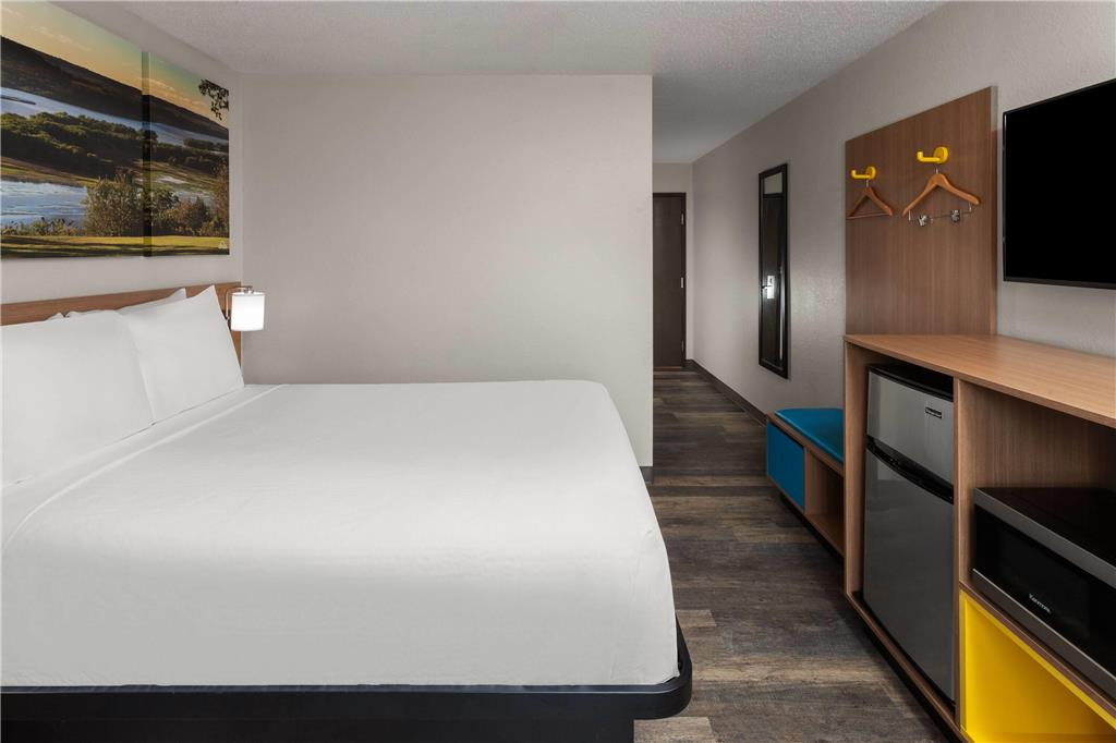 Days Inn & Suites by Wyndham Kaukauna WI - photo 14