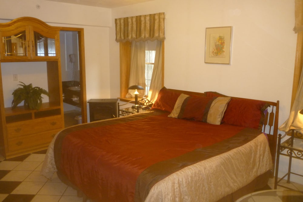 7 Gables Inn & Suites - photo 17