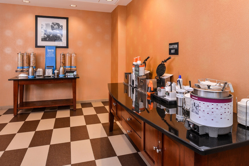 Hampton Inn & Suites Plymouth - photo 52