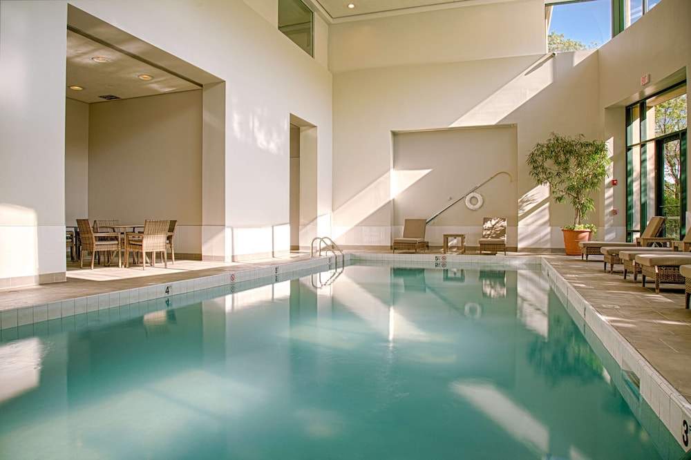 Embassy Suites by Hilton Chicago O'Hare Rosemont - photo 26