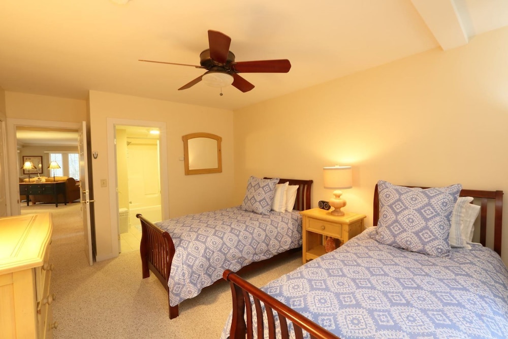 Upscale 3BR Topnotch Overlook - photo 8