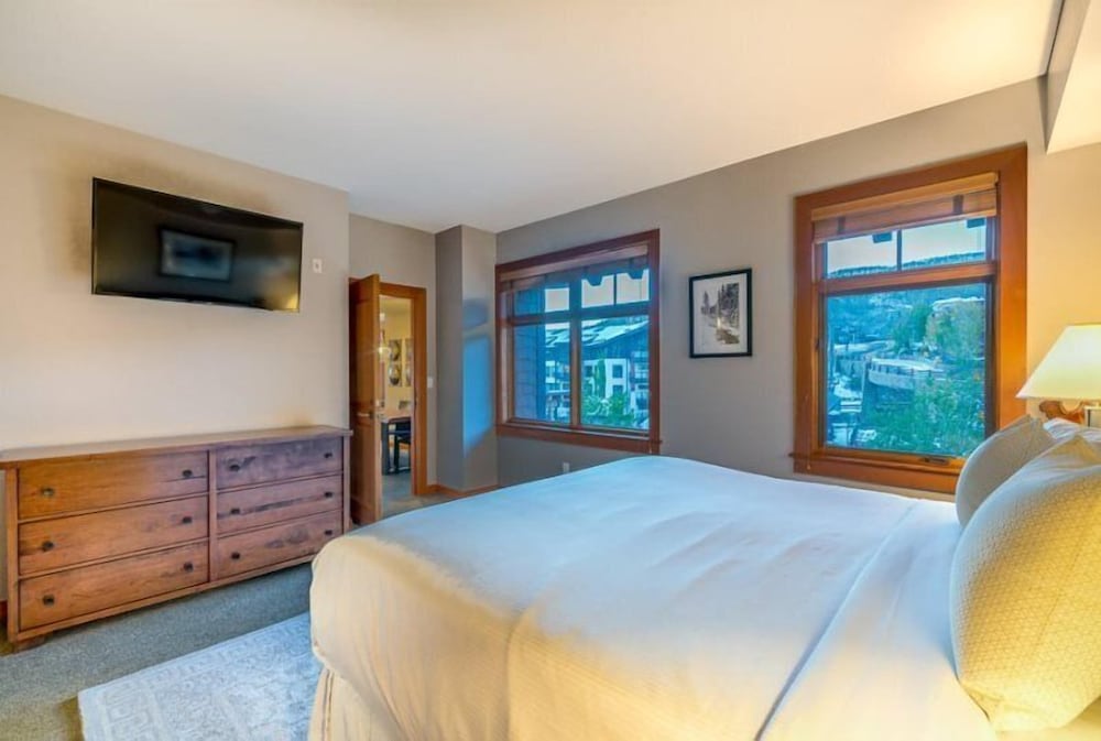 Luxury Ski in Ski out 2 Bedroom Mountain Resort Vacation Rental in the Heart of Snowmass Base Village - photo 6