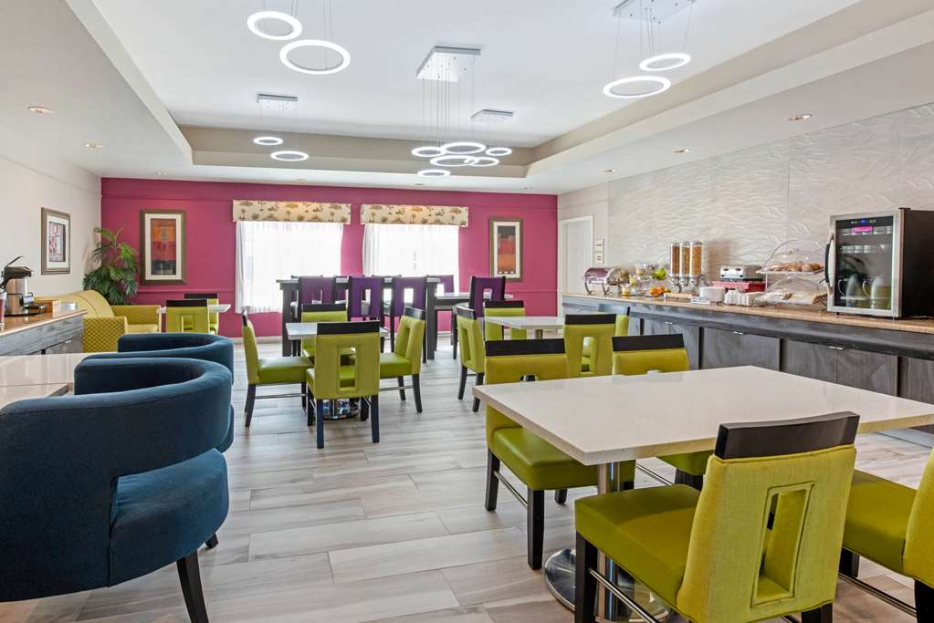 La Quinta Inn & Suites by Wyndham Winnie - photo 27