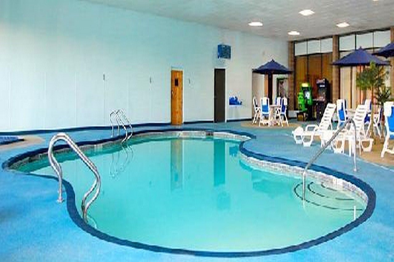 Ramada by Wyndham Cedar Rapids - photo 7
