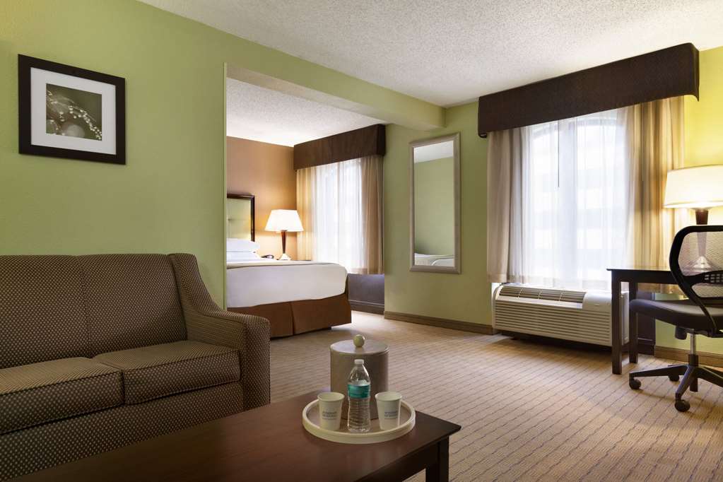 Days Inn by Wyndham Baltimore Inner Harbor - photo 25