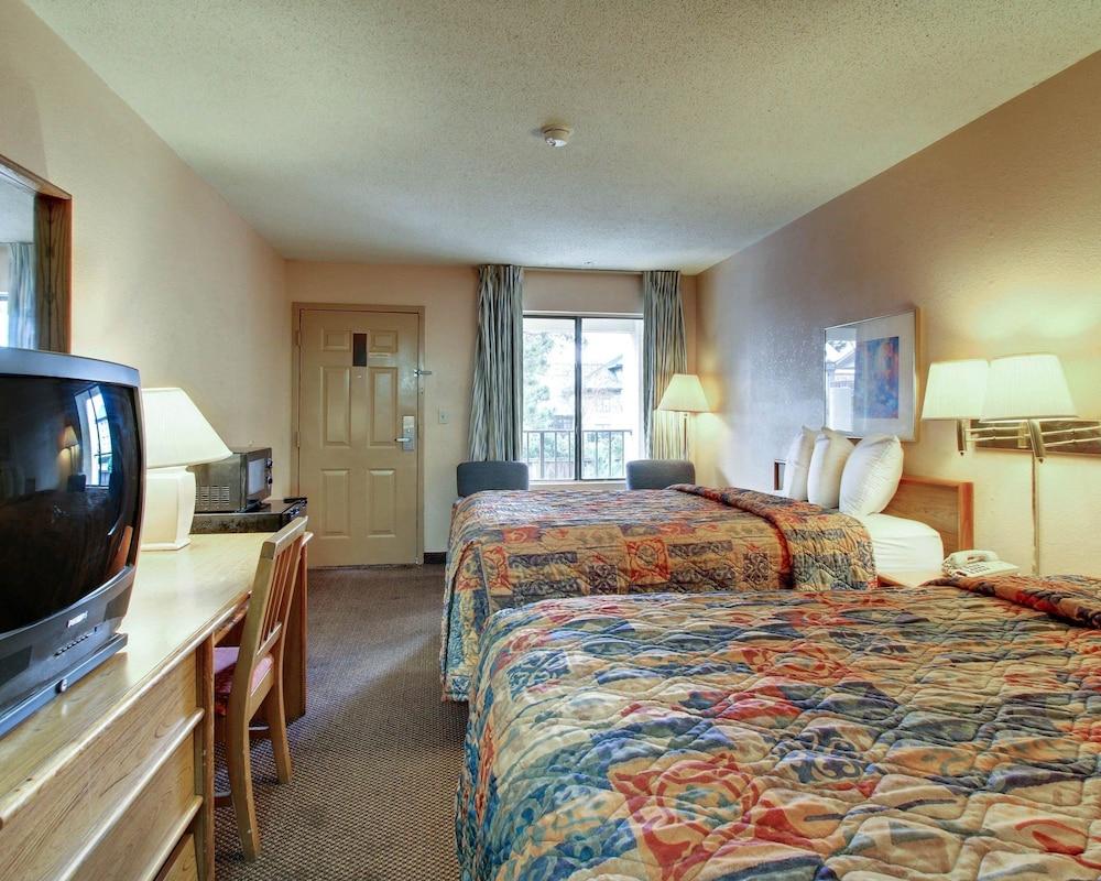 Econo Lodge North Suburbs - photo 16