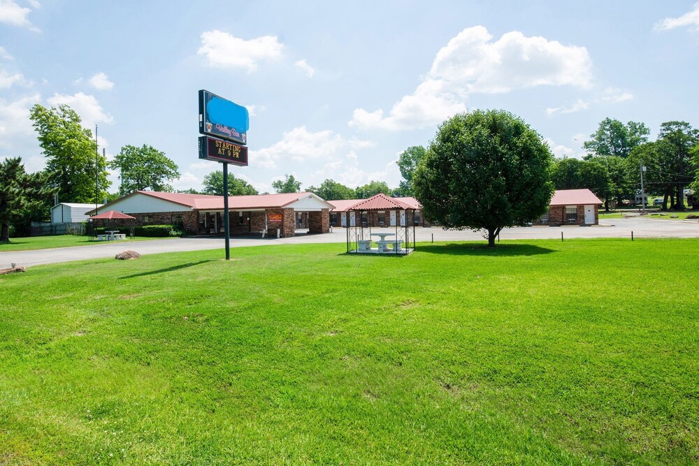 Valley Inn Motel — hotel in Mcalester