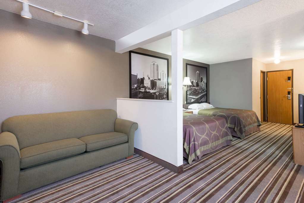 Super 8 by Wyndham Bernalillo - photo 12