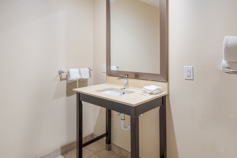 Red Roof Inn PLUS Fort Worth Burleson - photo 27